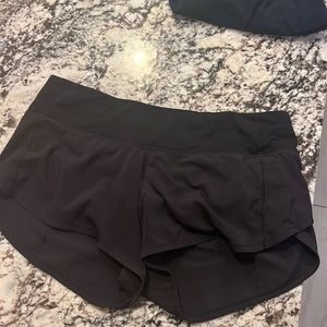 Lululemon Speed Up shorts 2.5 inseem size 6